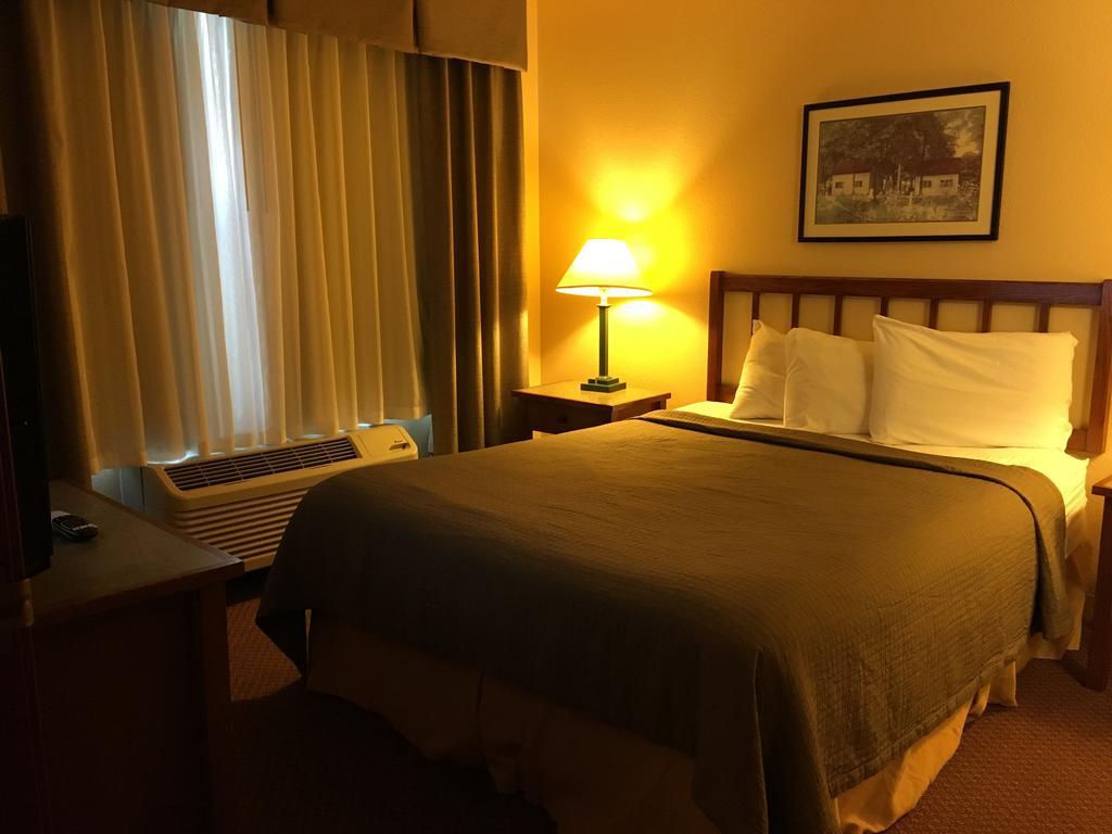 Norwood Inn And Suites Chaska Bagian luar foto